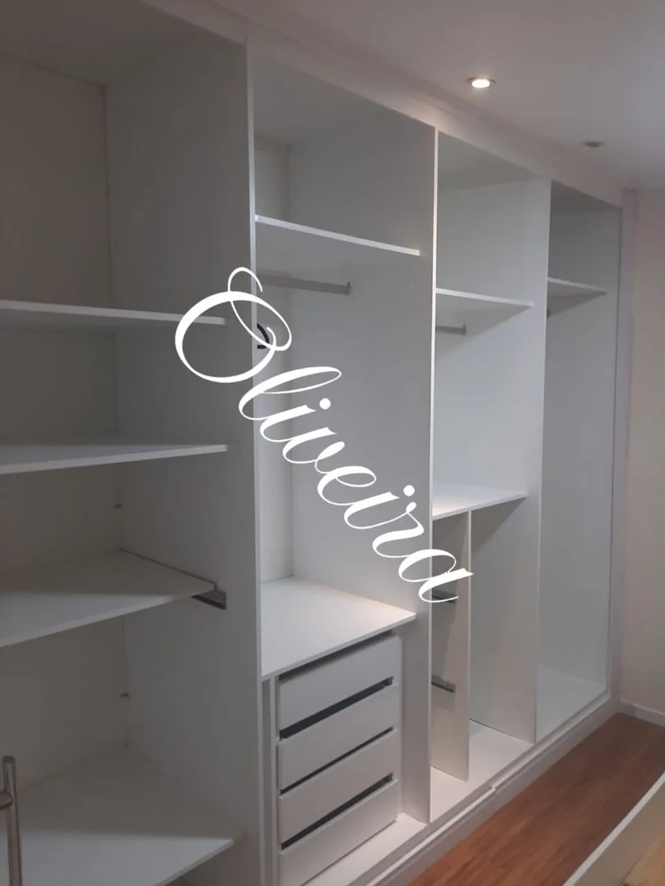 One-bedroom house with a walk-in closet — photo 2