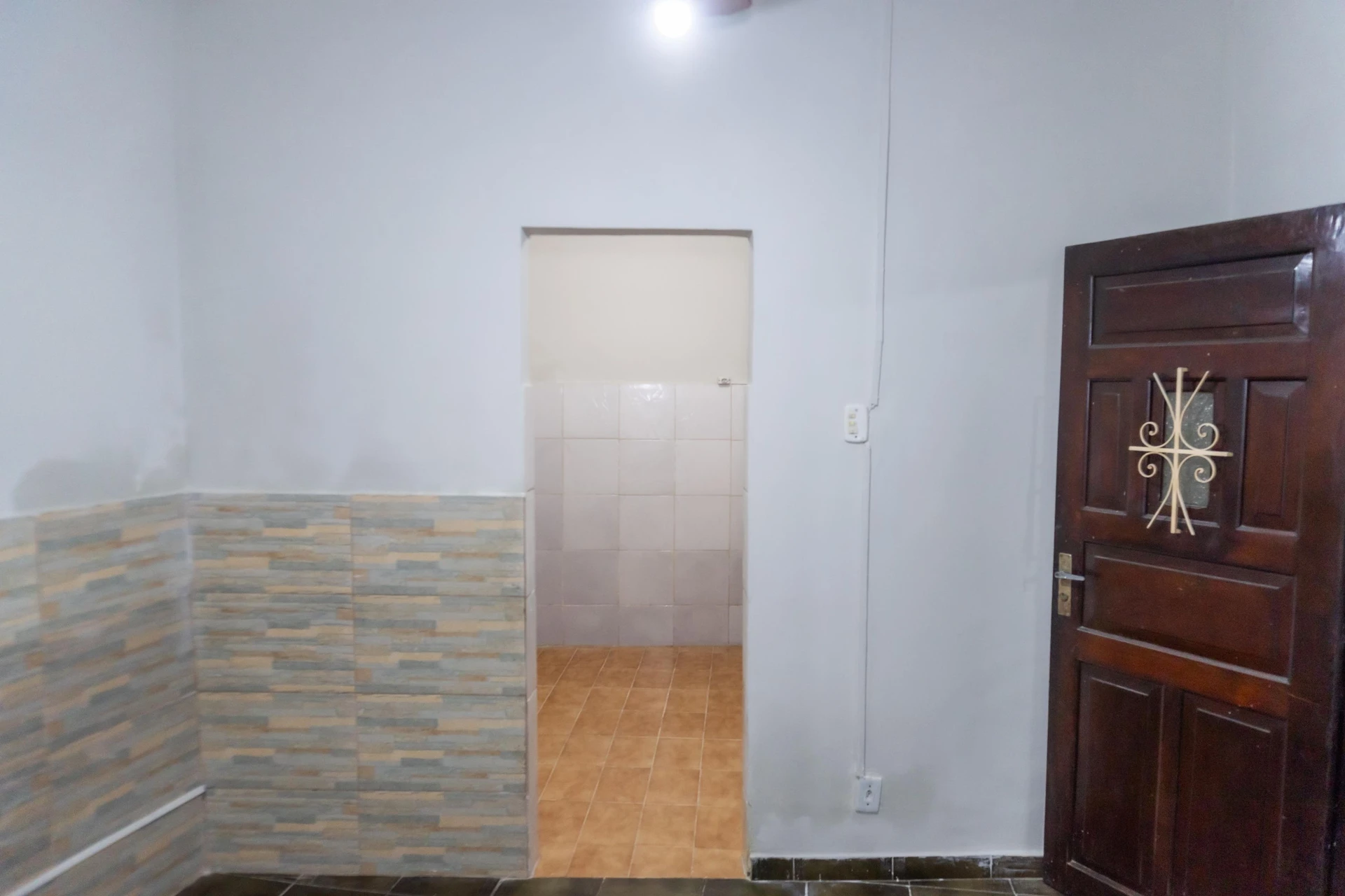 House with 1 bedroom and a separate kitchen — photo 23