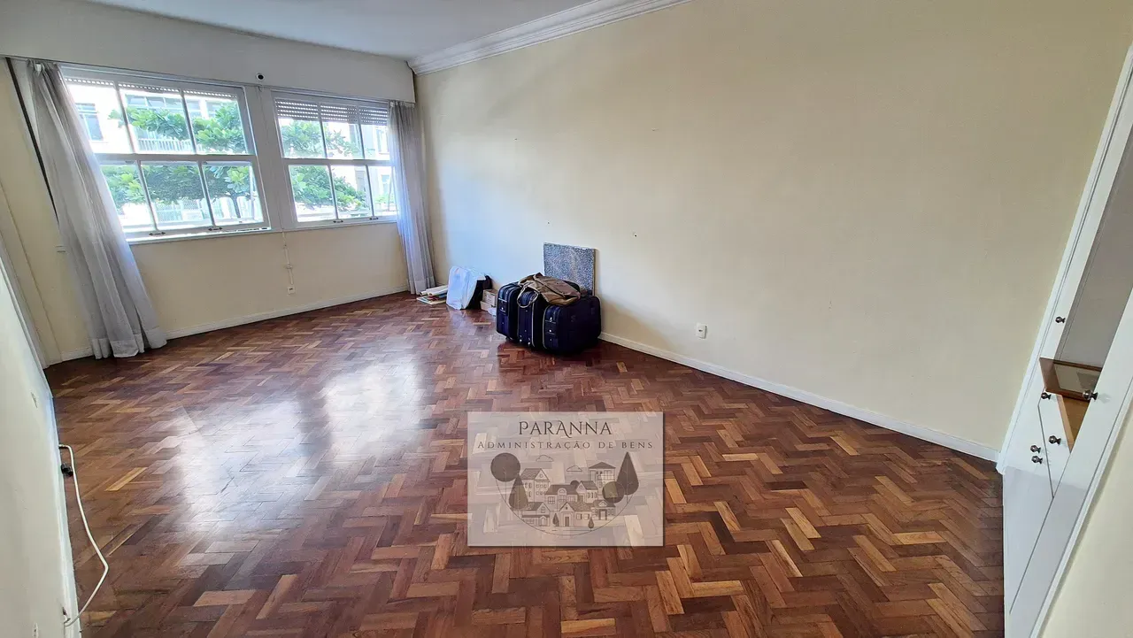 4-bedroom, 4-bath apartment with balcony and laundry area — photo 18