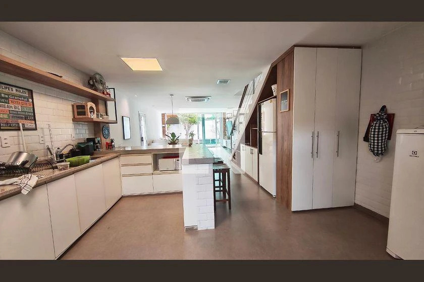 3-bedroom house with 290 m² and open-plan kitchen — photo 20