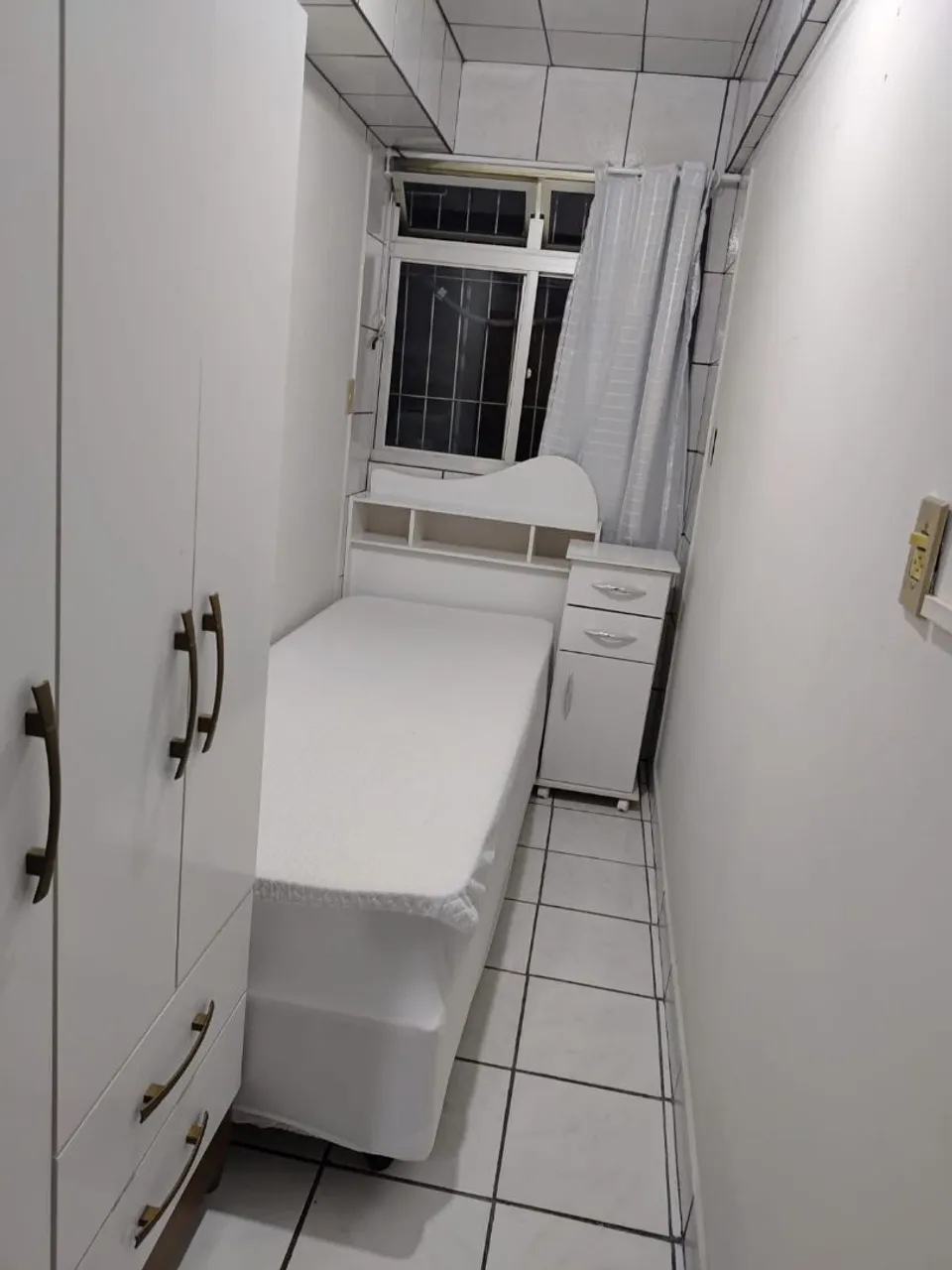 Furnished studio with kitchenette and electric stove — photo 3