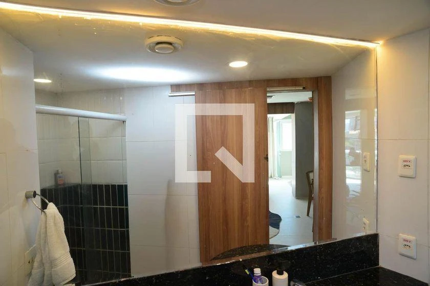 Furnished 1-bedroom apartment with glass-enclosed balcony — photo 35