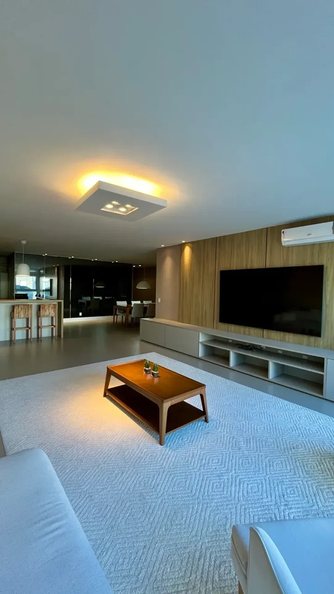 Furnished apartment with 3 en-suite suites — photo 3