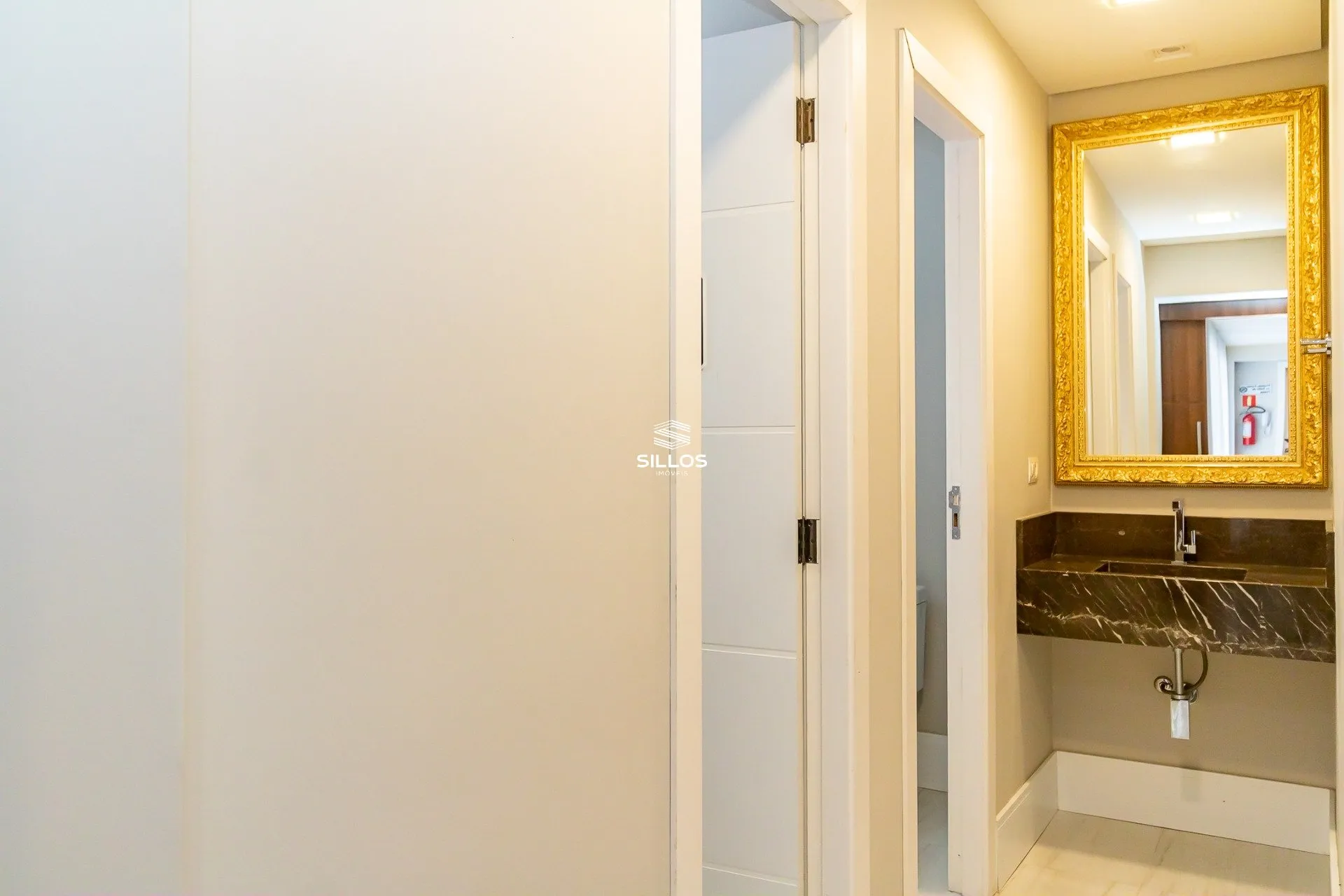 Apartamento de 241 m² con 4 dormitorios y cocina abierta — photo 34