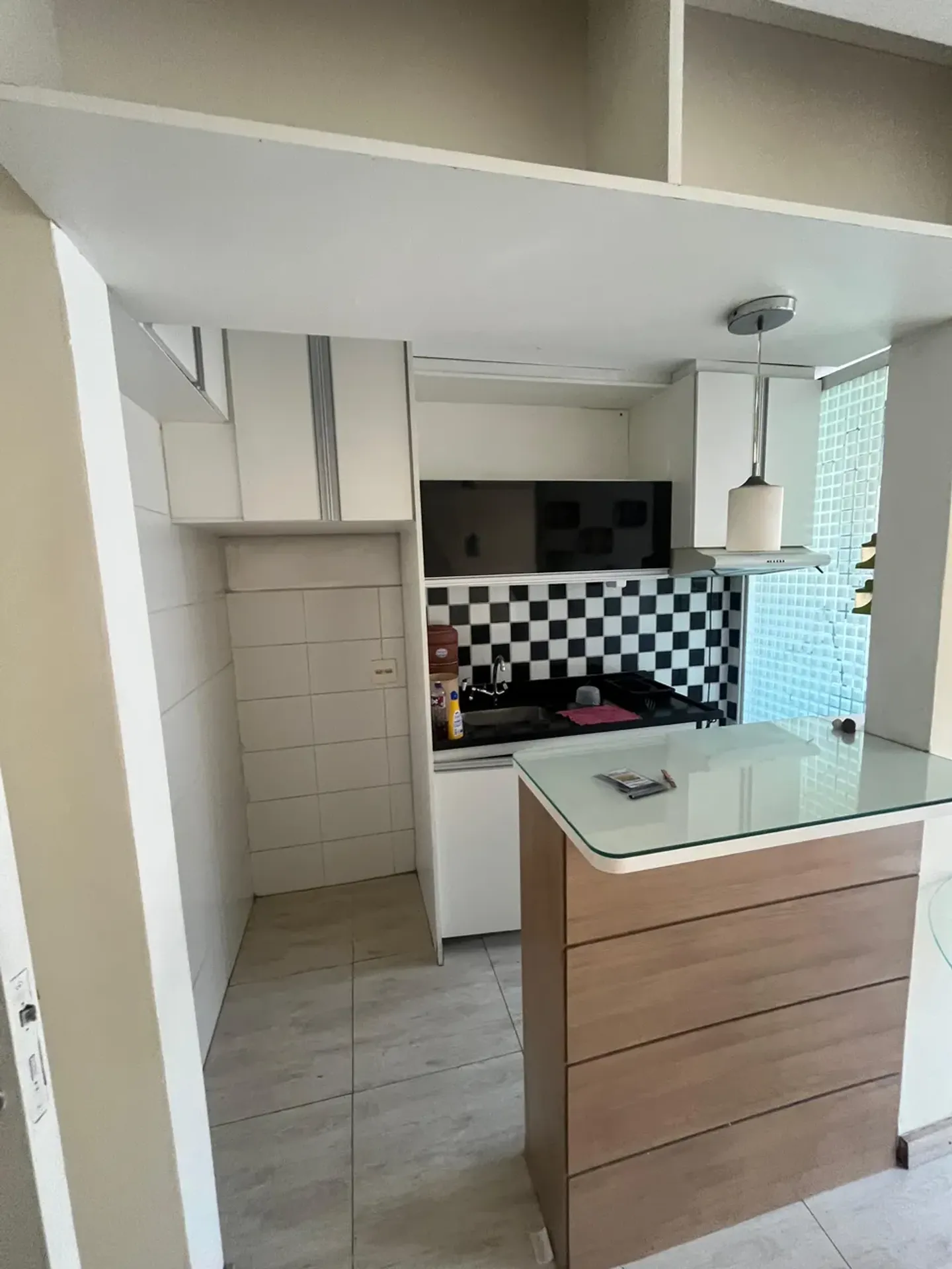2-bedroom apartment in a building with a gym — photo 4