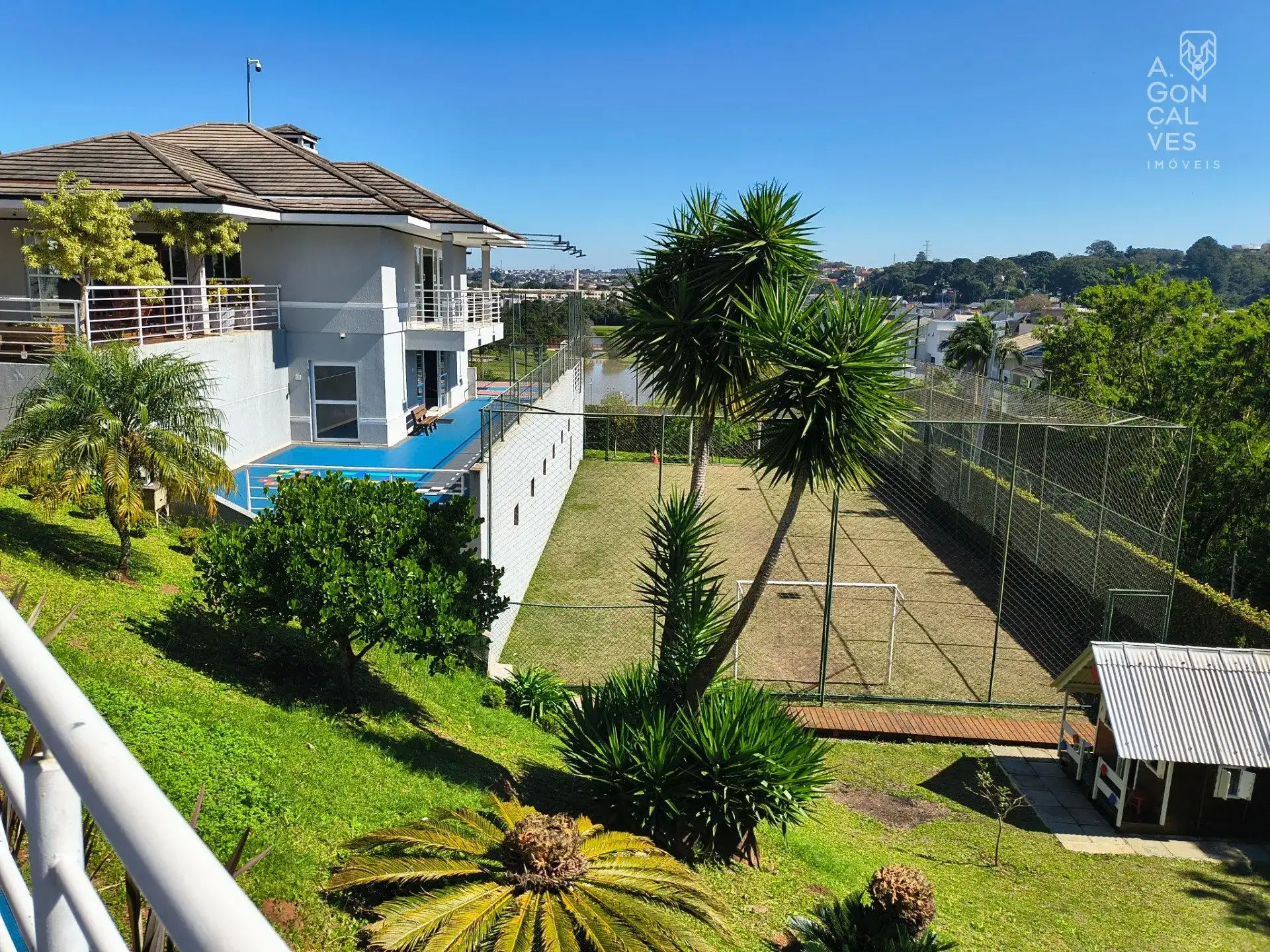 House with 3 suites and 2 parking spaces — photo 36