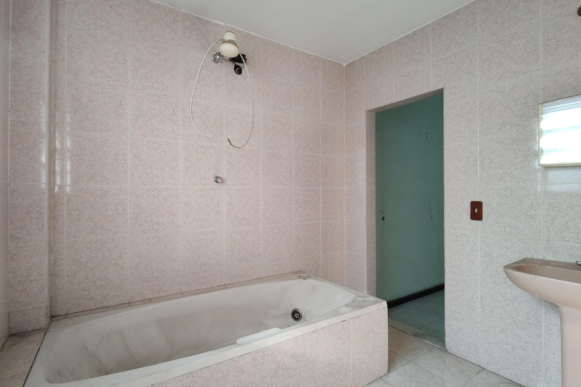 Unfurnished house with 4 bedrooms and private garden — photo 21