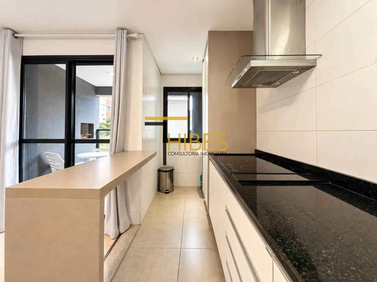 Furnished 1-bedroom apartment with parking and balcony — photo 29