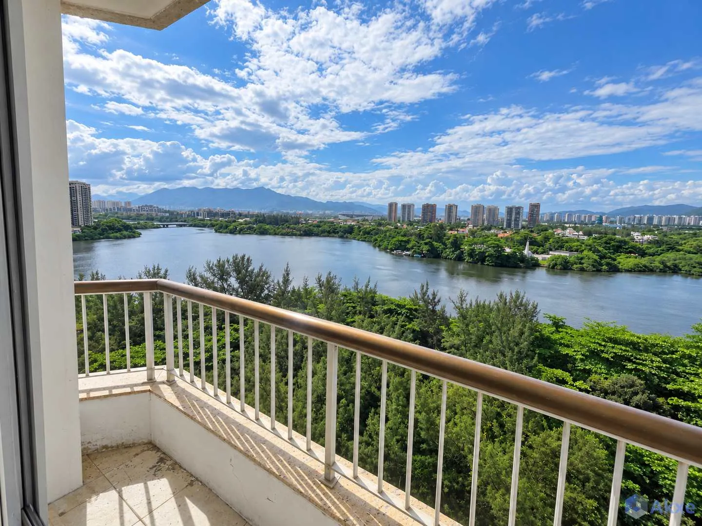 Apartment on the 13th floor with a water view — photo 19
