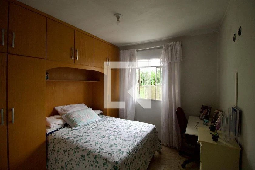 360 m² house with a washing machine and a home office