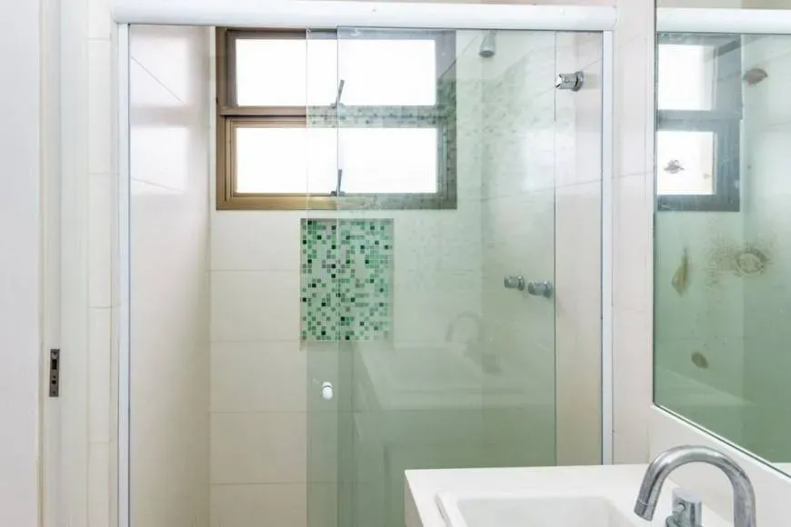183 m² apartment with a walk-in closet and a bathtub — photo 36