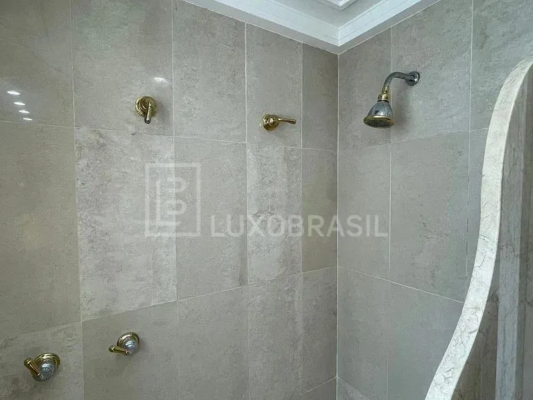 Apartamento com varanda envidraçada e 4 quartos — photo 11
