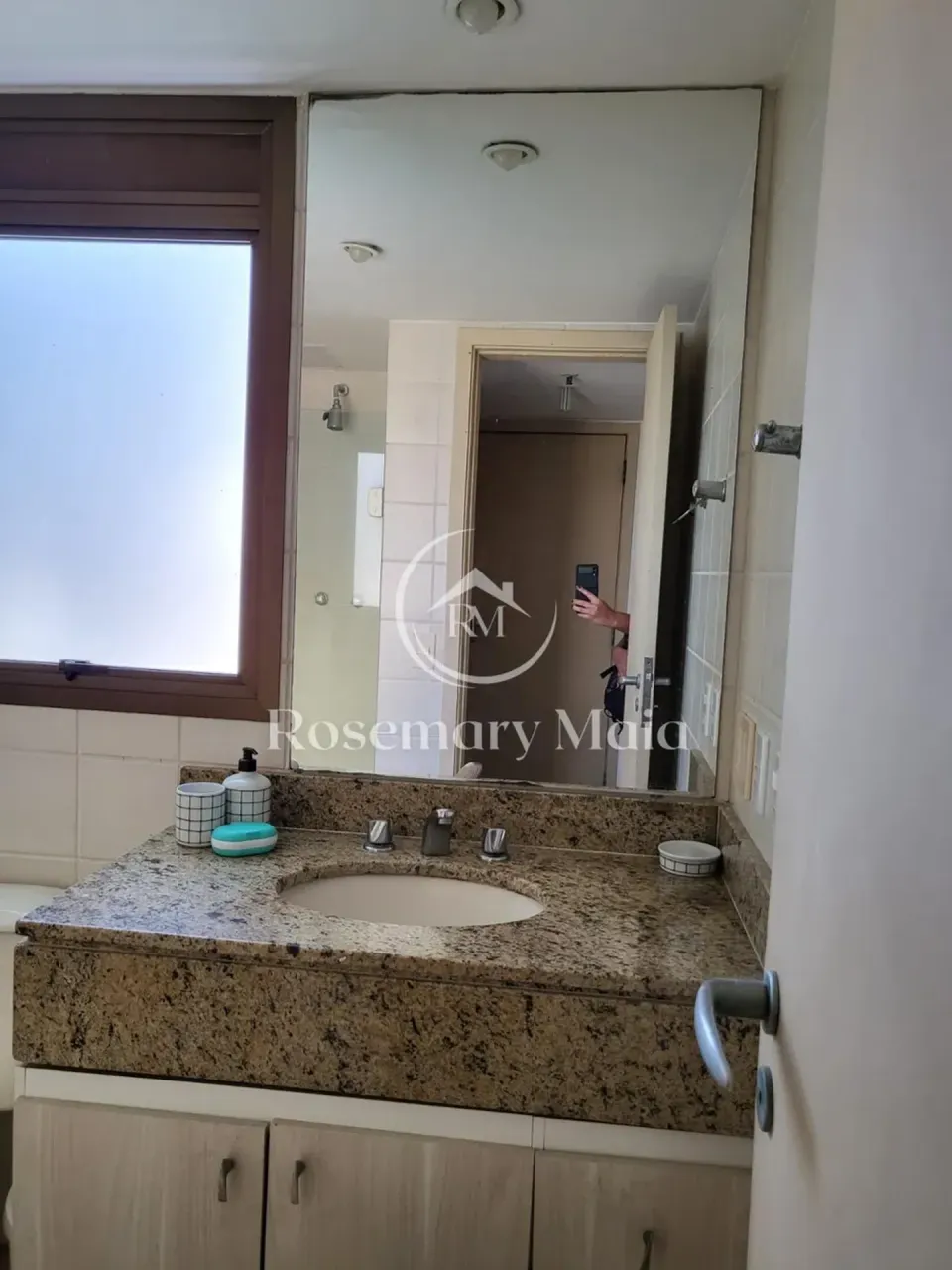 Furnished 1-bedroom apartment with open-plan kitchen — photo 13