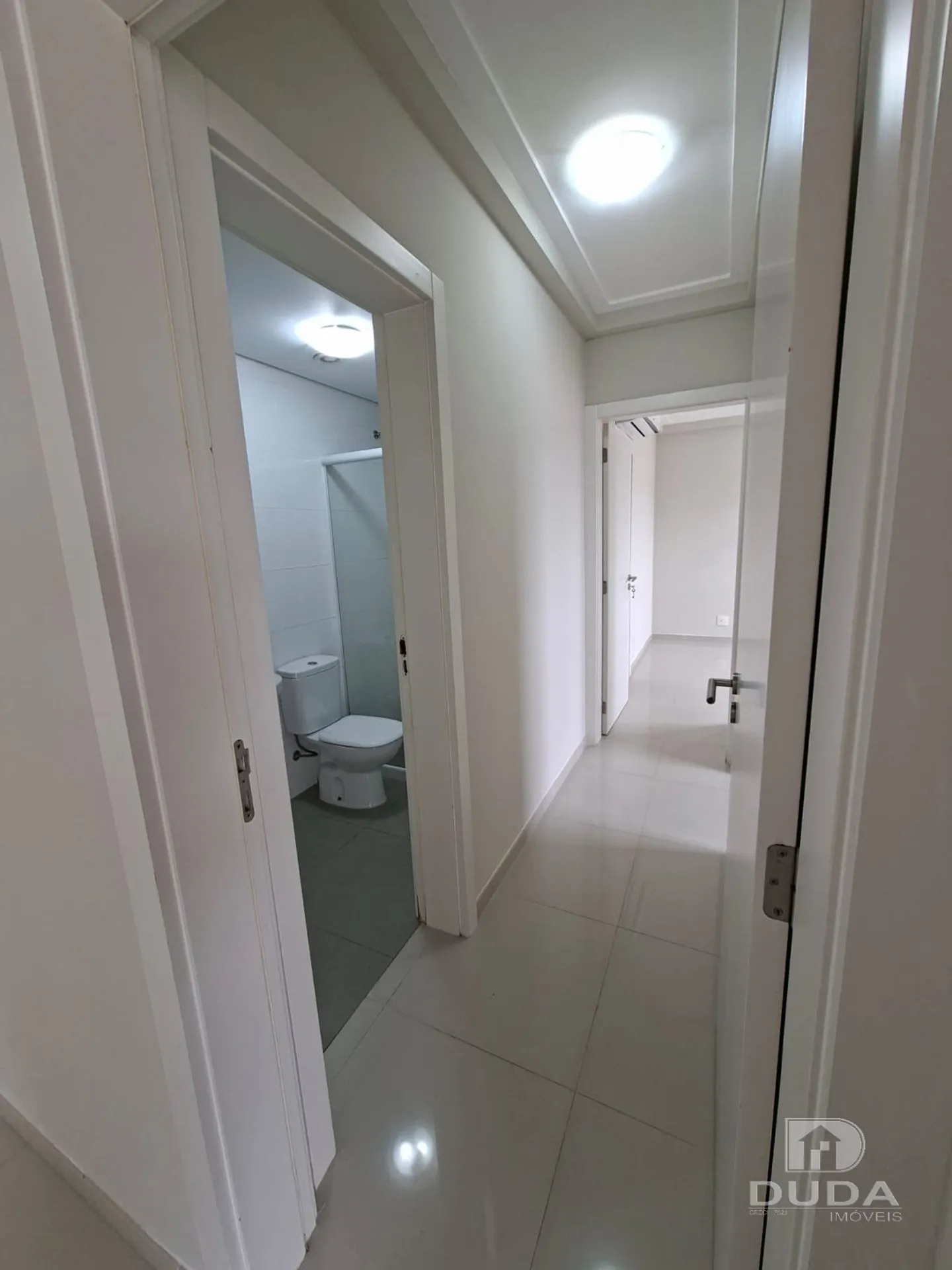 Apartment on the 10th floor with floor-to-ceiling windows — photo 85