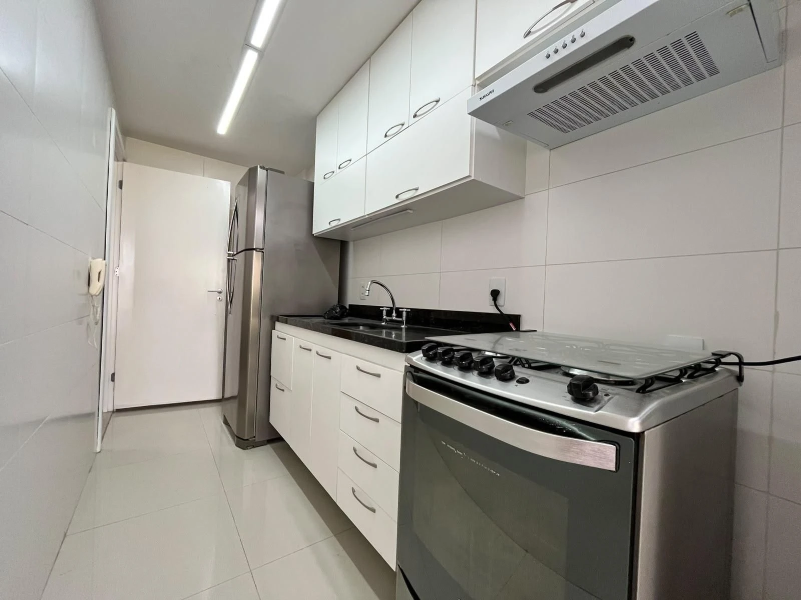 Furnished apartment, 148 m², with a glass-enclosed balcony — photo 2