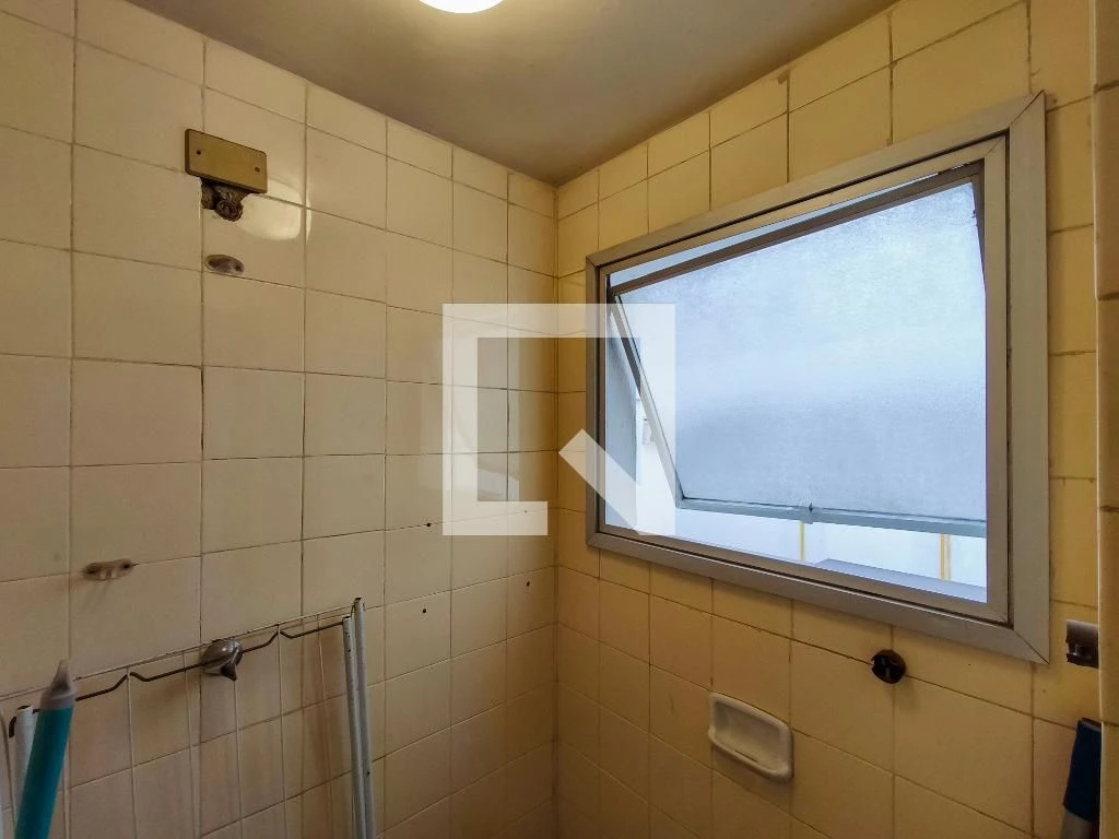 Furnished 4-bedroom apartment with balcony — photo 36