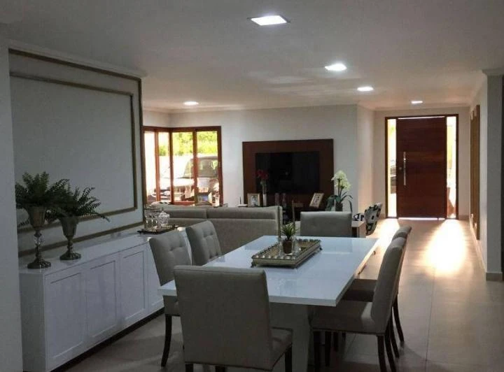 House in a gated community with 3 bedrooms and 240 m² — photo 3
