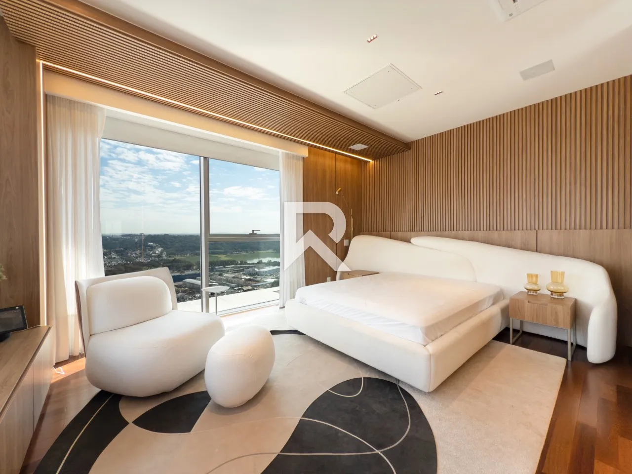 Furnished apartment with 4 en-suite suites and 4 parking spaces — photo 13