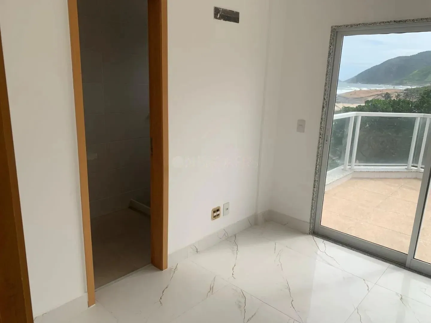 Glass-enclosed balcony in a 4-bedroom apartment, 240 m² — photo 13