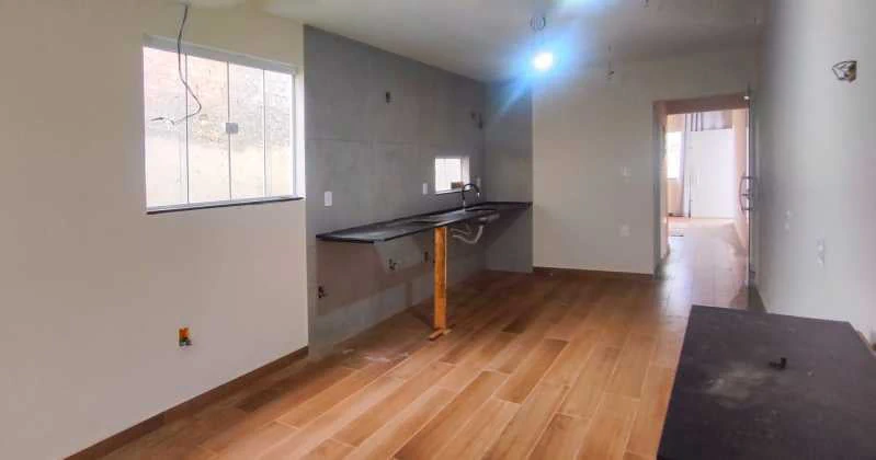 House with 3 bedrooms and a glass shower enclosure — photo 24
