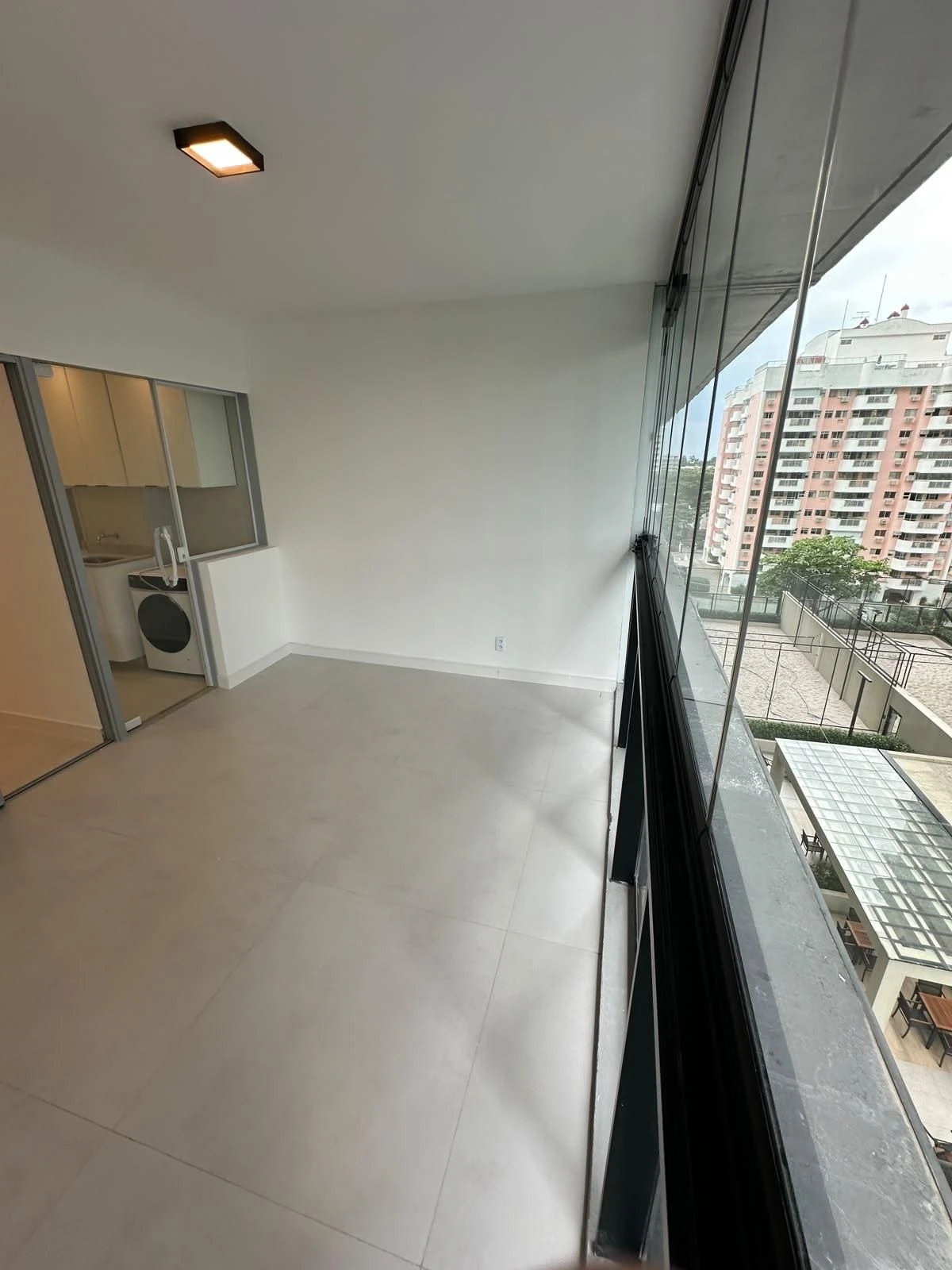 Floor-to-ceiling windows in a 2-bedroom apartment, 84 m² — photo 44