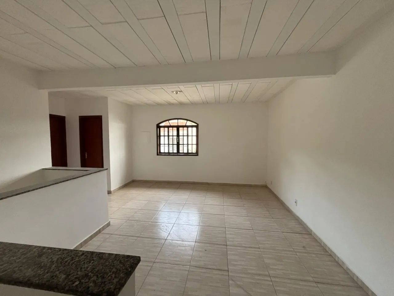 3-bedroom house with 3 bathrooms and glass showers — photo 15