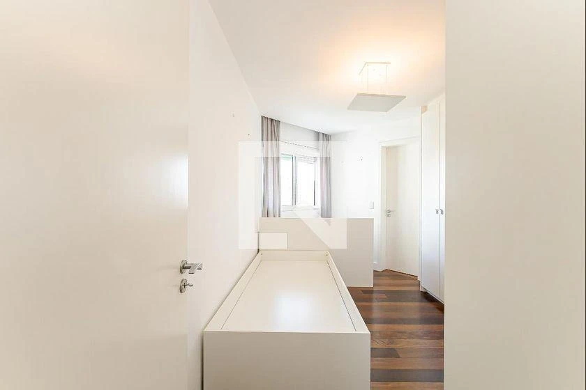 Furnished apartment with 3 en-suite bedrooms and 211 m² — photo 34