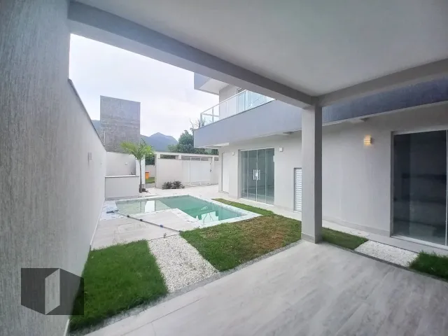 House with 4 bedrooms and 5 bathrooms, 2 parking spaces — photo 12