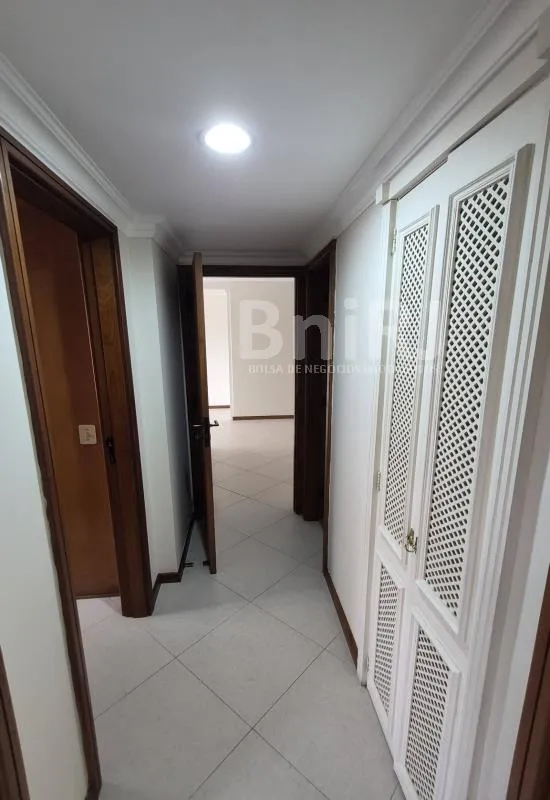Home office in a 3-bedroom apartment, 110 m² — photo 18