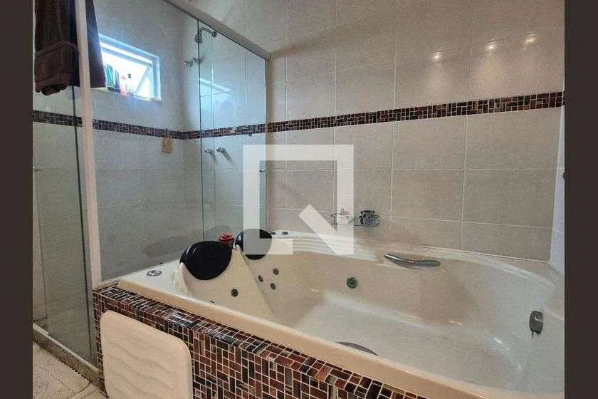 Condominium house with 4 bedrooms and a gas stove — photo 30