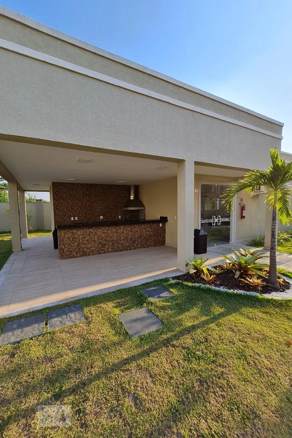 2-bedroom apartment in a building with a pool — photo 10