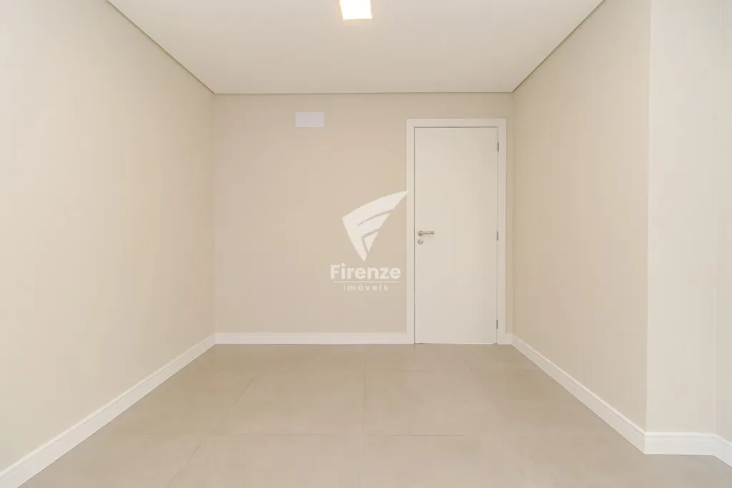Furnished house with 4 bedrooms and 320 m² — photo 78