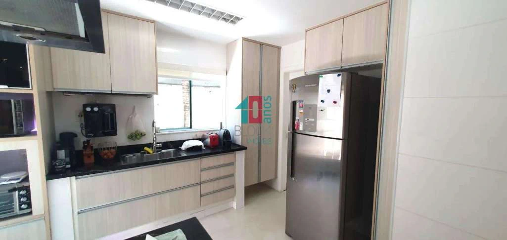 Condominium house with 4 suites and a home office desk — photo 2