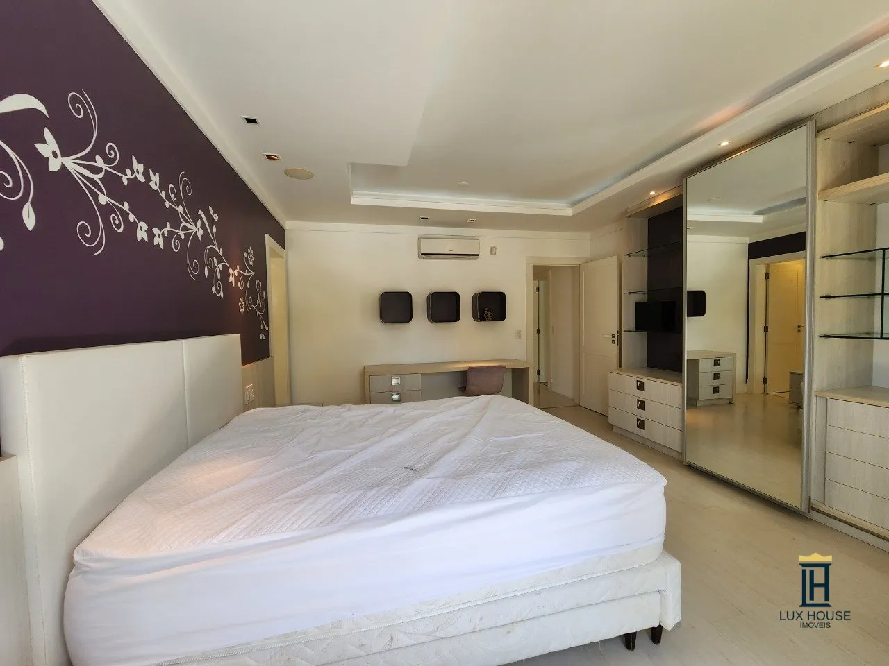 Furnished house with 7 en-suite bedrooms and 10 baths — photo 24