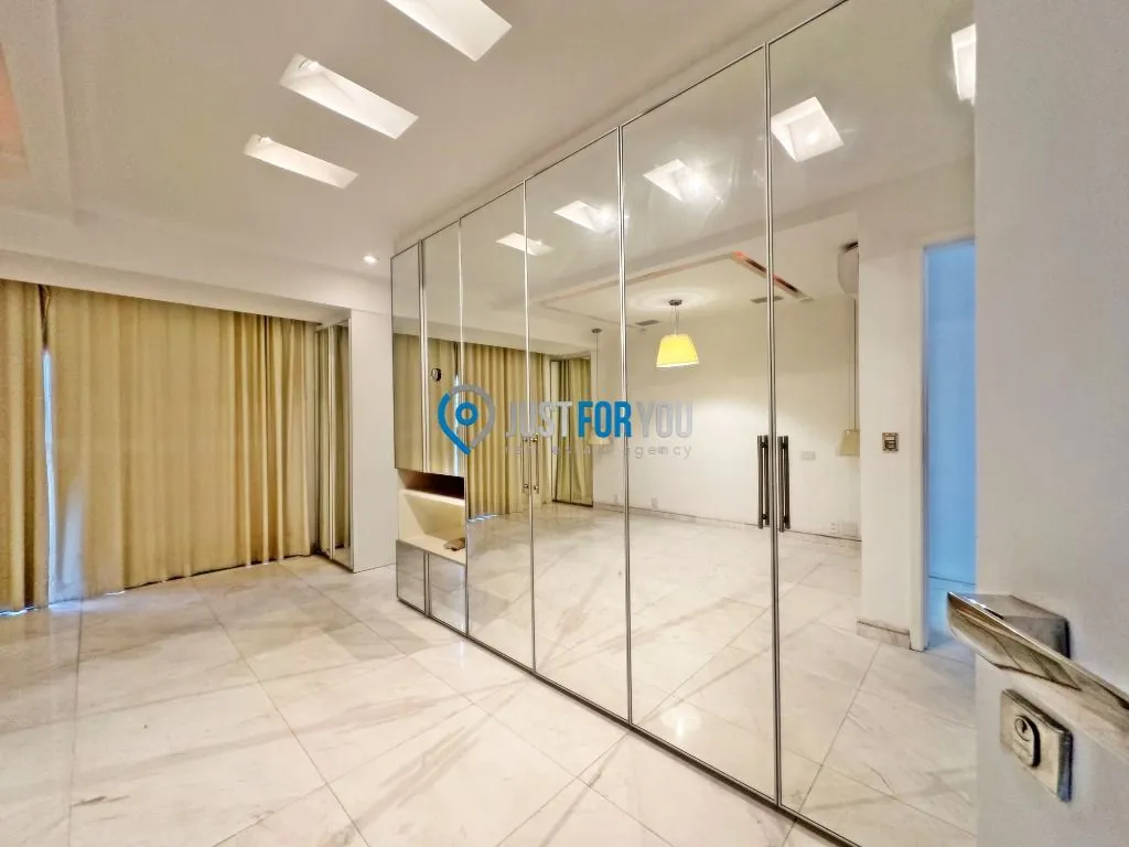 3-bedroom apartment with 5 bathrooms and 370 m² — photo 44