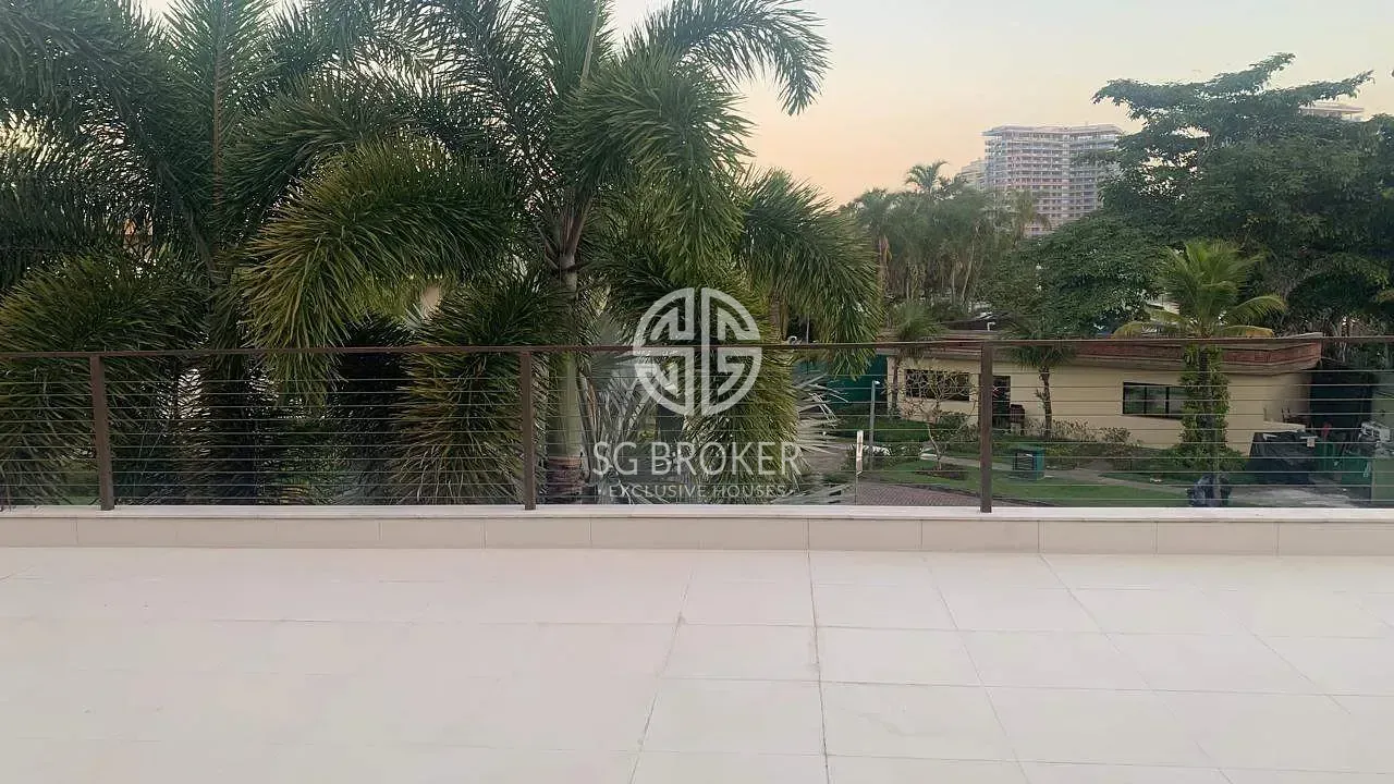Furnished house, 800 m², with floor-to-ceiling windows — photo 7