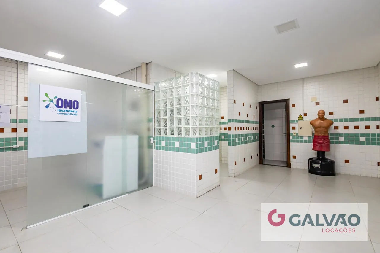 One-bedroom apartment in a building with a gym — photo 10