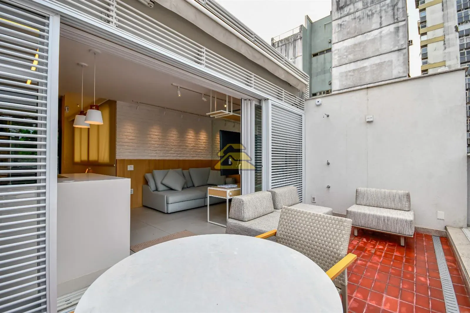 Apartamento mobiliado de 2 quartos com 2 suítes e varanda — photo 18