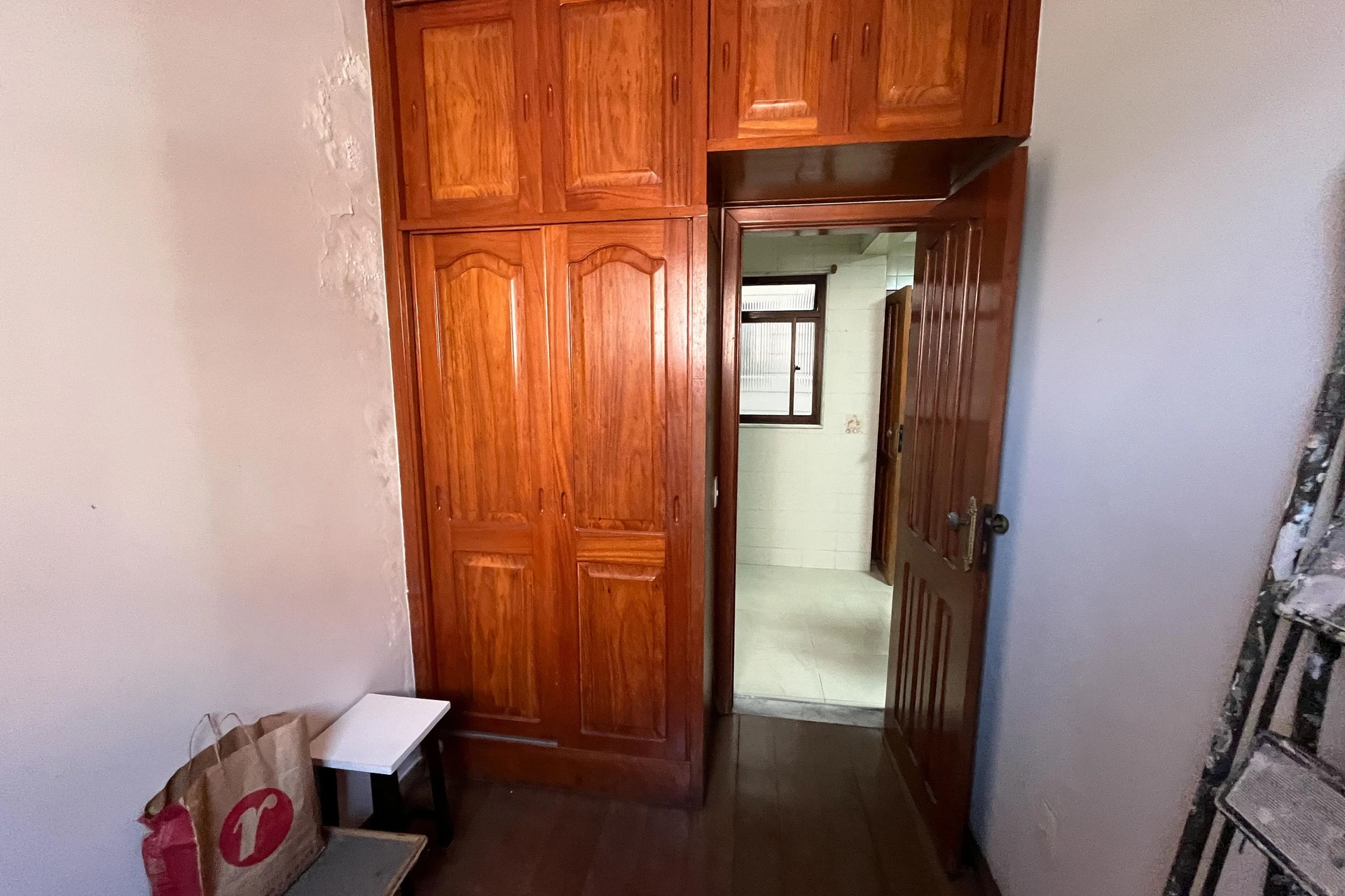 Будинок із 3 спальнями та дерев'яною підлогою або ламінатом — photo 38