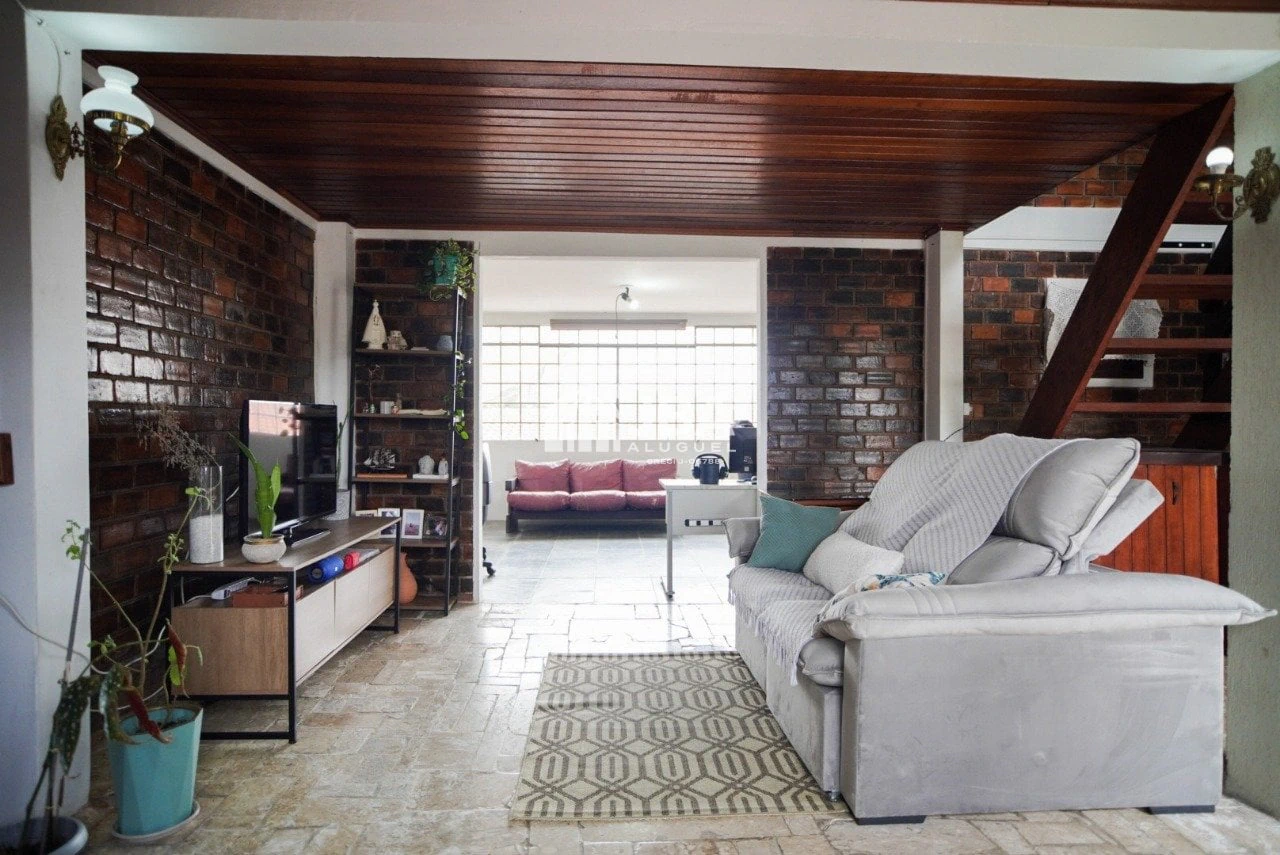 3-bedroom house with an open-plan kitchen and 210 m²