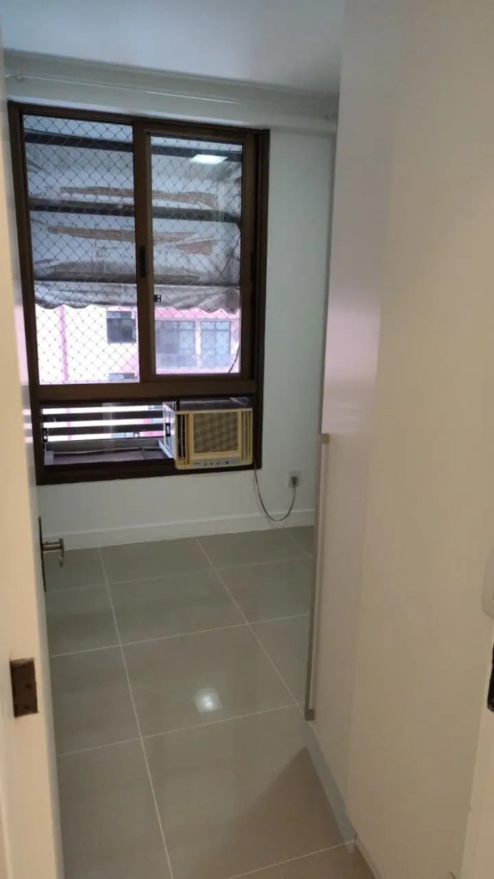 Glass-enclosed balcony in a 3-bedroom apartment, 90 m² — photo 12
