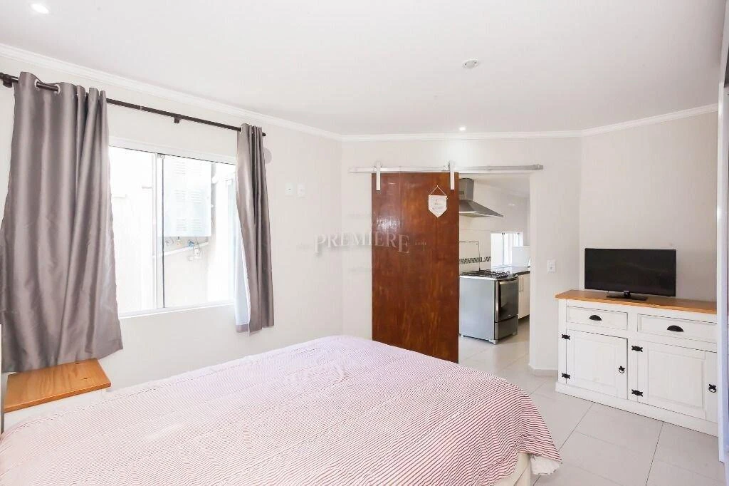 4-bedroom house with a walk-in closet in Curitiba — photo 45