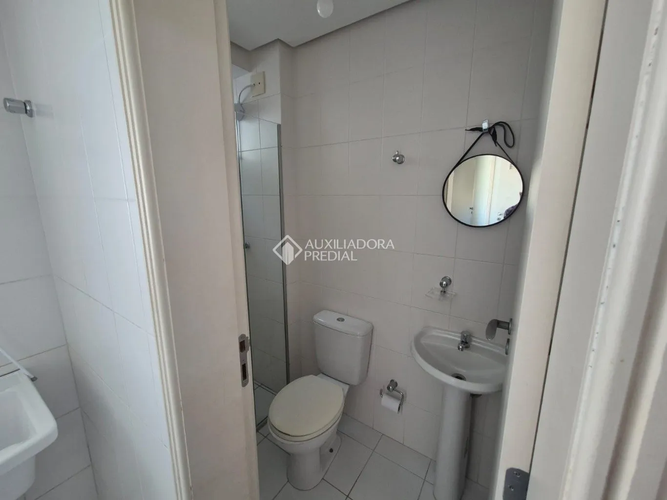 Furnished apartment with 3 bedrooms and 137 m² — photo 22
