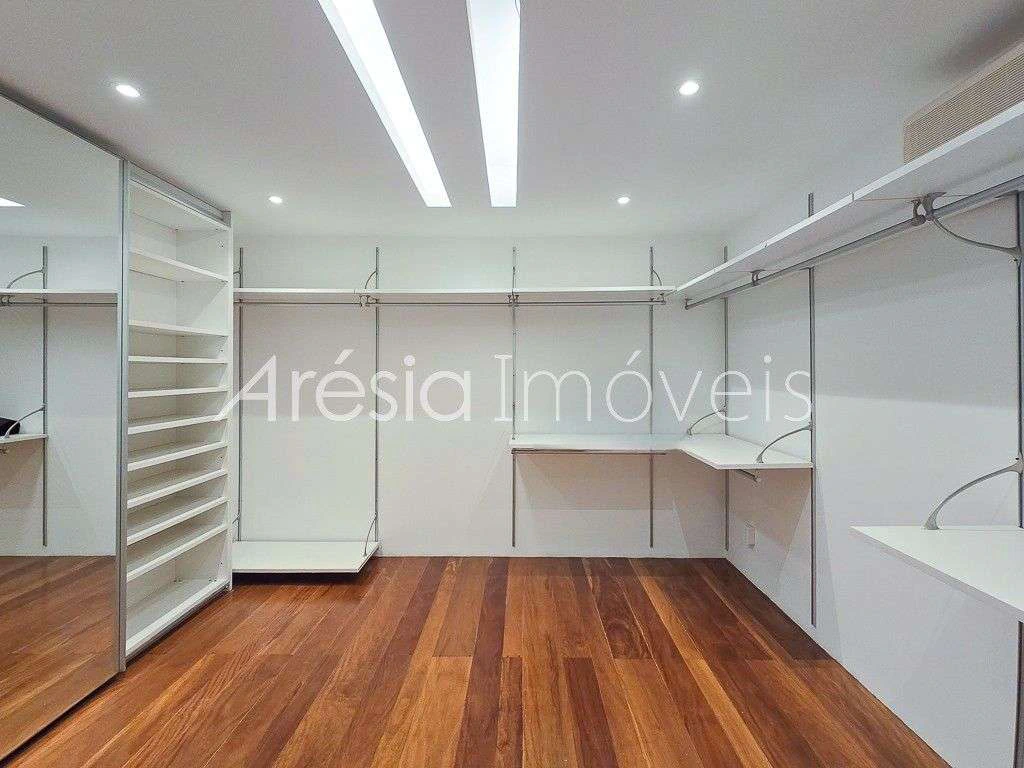 House with 3 en-suite bedrooms and 8 bathrooms 1100 m² — photo 23