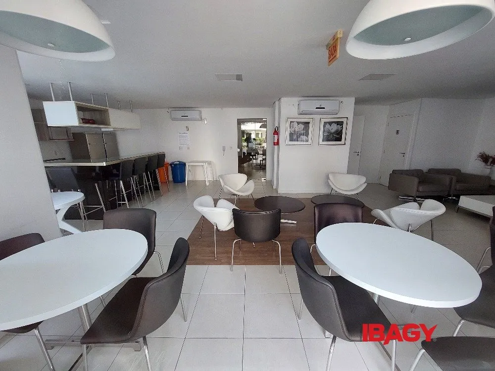 69 m² 2-bedroom apartment with balcony and built-in grill — photo 24