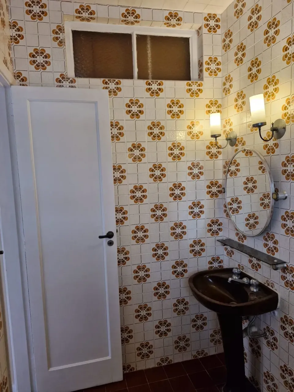 65 m² apartment with a closed kitchen and gas stove — photo 12