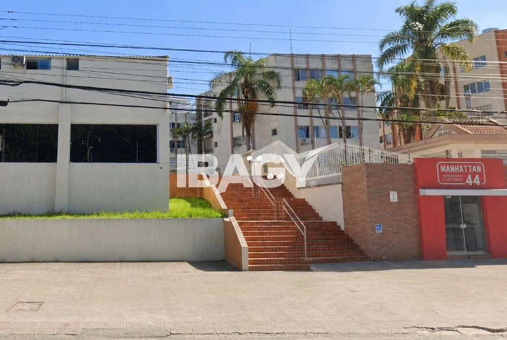 2-bedroom apartment with separate kitchen and tiled floors — photo 3