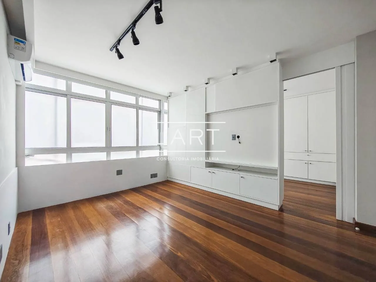 Furnished apartment, 465 m², with a water view — photo 3