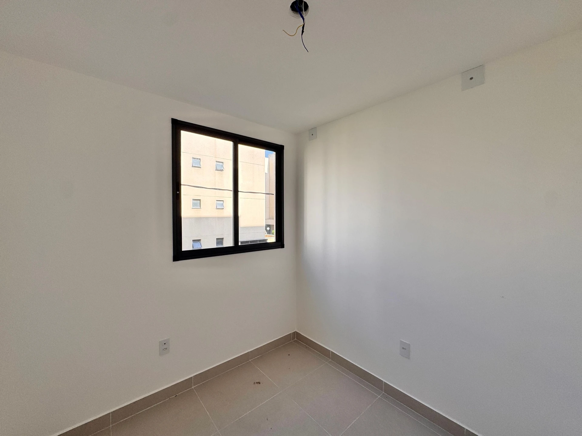 Unfurnished 2-bedroom apartment with parking and balcony — photo 23