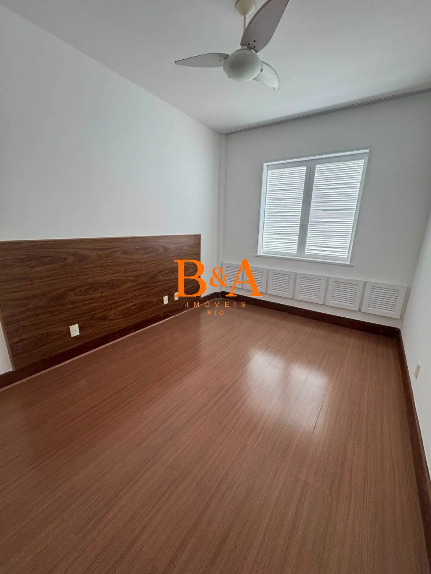 Apartment, 120 m², with wood or laminate floors — photo 32